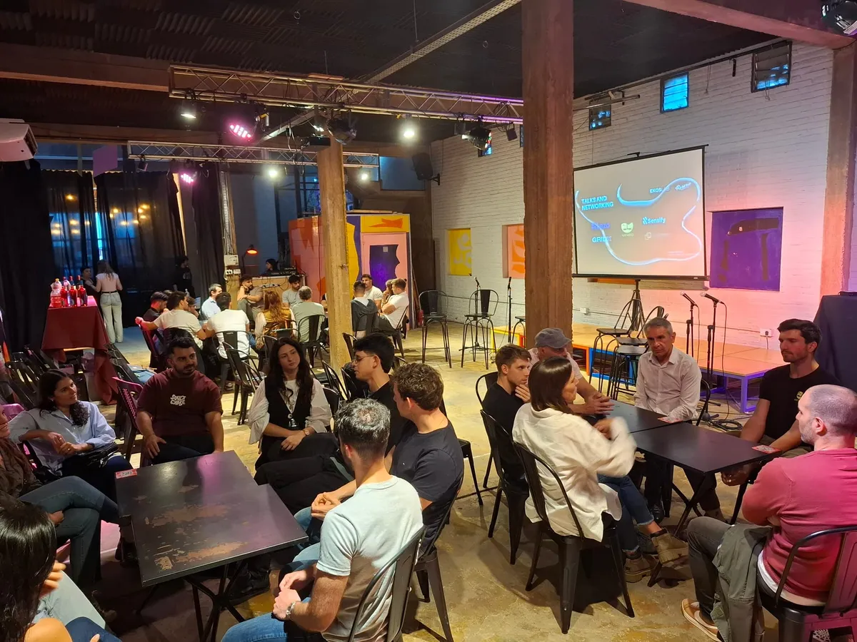 Encuentro de EL Hub con mesas de conversación y networking del ecosistema de innovación
